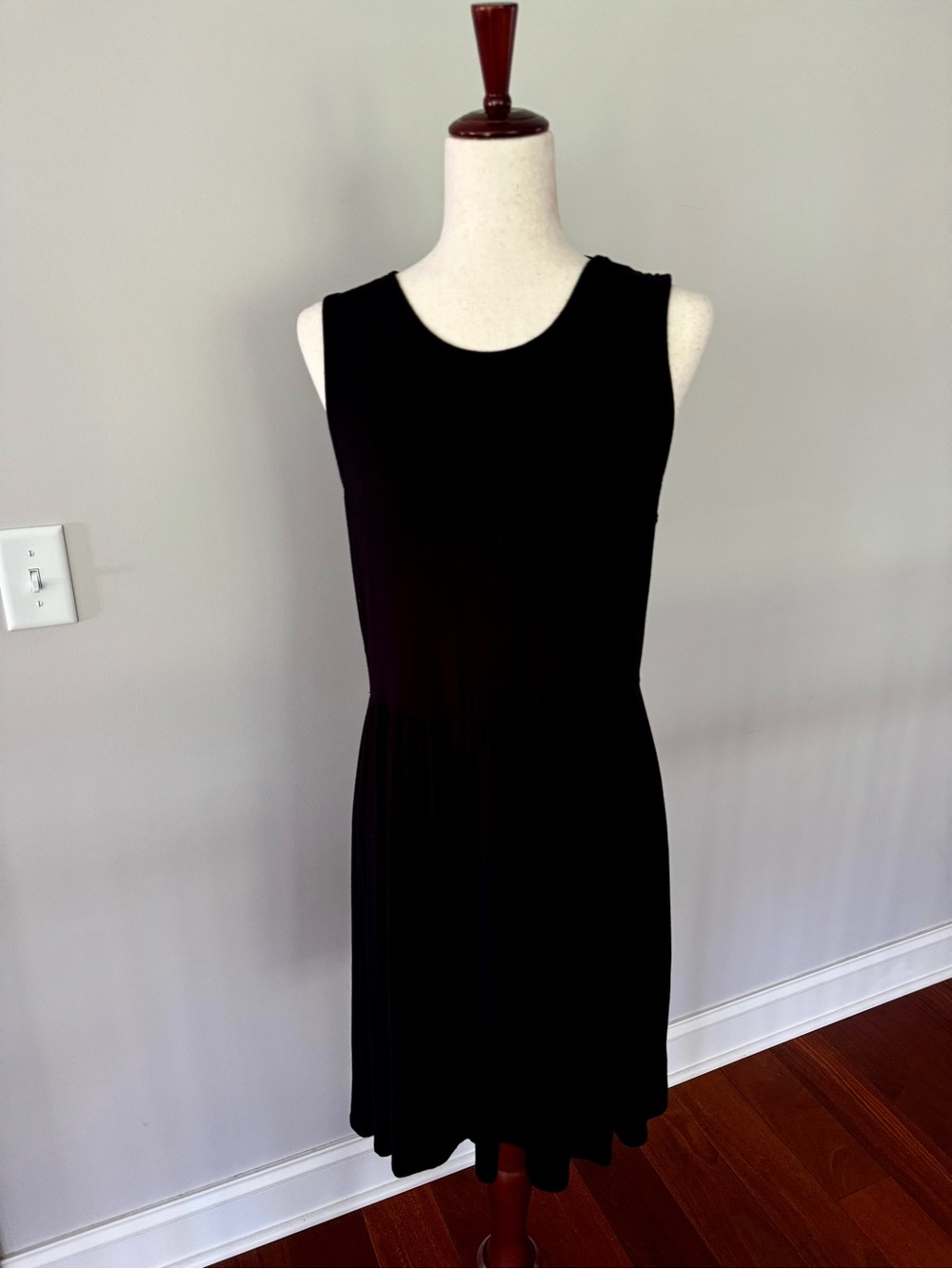 Old Navy Black Sleeveless Fit-and-Flare Dress